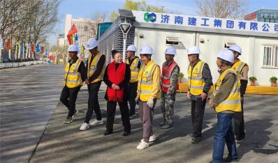 陳雪萍代表到集團(tuán)總部和項(xiàng)目一線(xiàn)宣講全國(guó)“兩會(huì)”精神